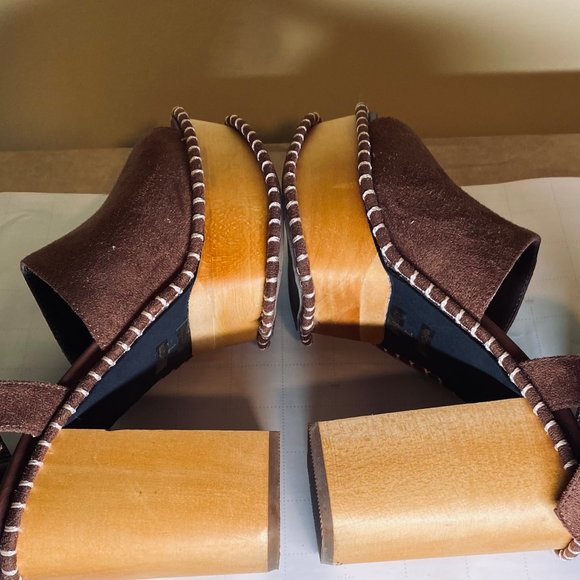 Womens' Clog Heel Pumps - Picture 4 of 8